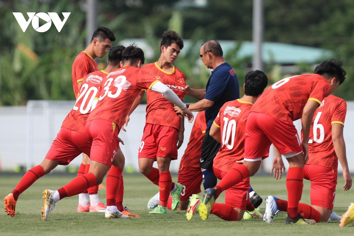 HLV Park Hang-seo “gây sốt cộng đồng mạng” trước trận đấu với ĐT Singapore - Ảnh 3.