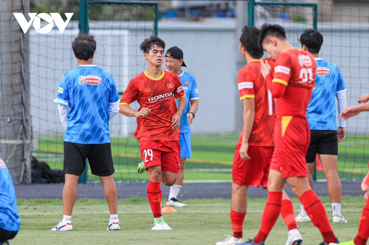 HLV Park Hang-seo “gây sốt cộng đồng mạng” trước trận đấu với ĐT Singapore - Ảnh 6.