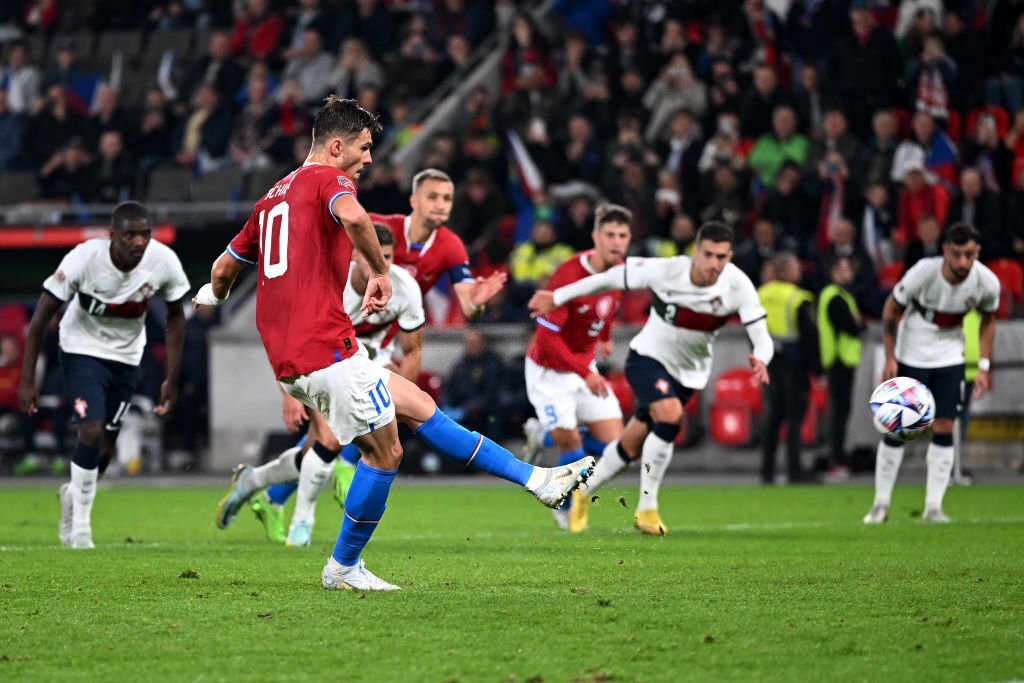 Ronaldo và đồng đội thắng đậm, quyết đấu Tây Ban Nha tranh vé chung kết - Ảnh 6.