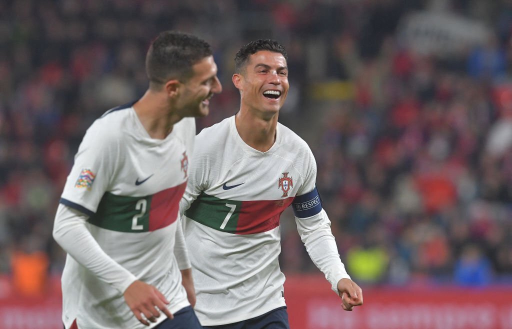 Ronaldo và đồng đội thắng đậm, quyết đấu Tây Ban Nha tranh vé chung kết - Ảnh 4.