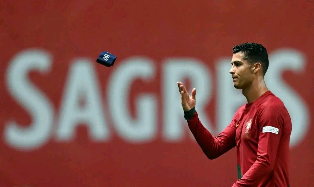 Ronaldo lại ném băng đội trưởng Bồ Đào Nha - Ảnh 3.