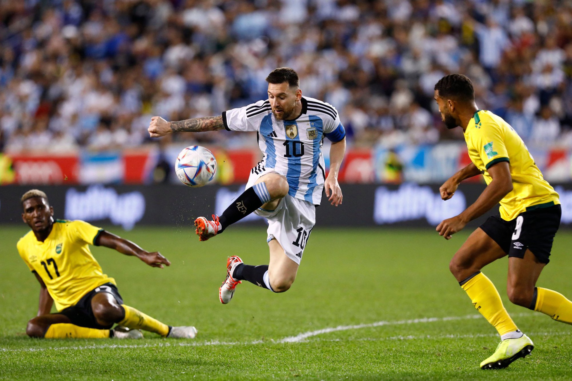 Messi lập cú đúp trong 3 phút giúp Argentina đại thắng - Ảnh 3.