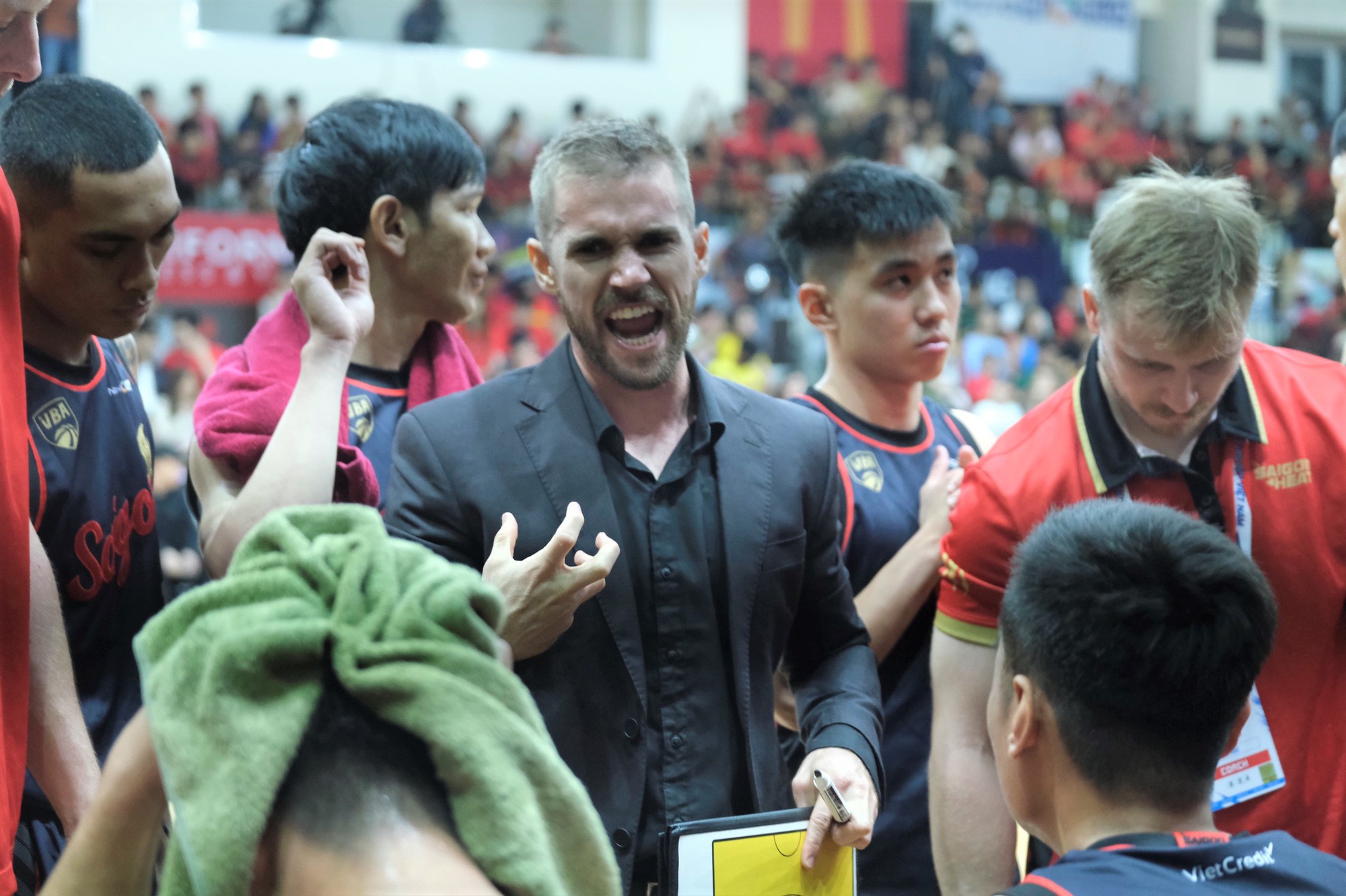 HLV Saigon Heat ngợi khen Madarious Gibbs 'Quý ngài hiệp 4' - Ảnh 3.