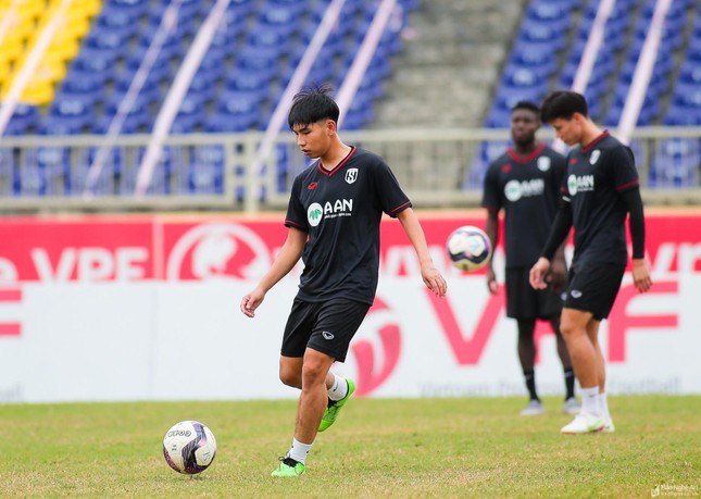 U20 Việt Nam loại 10 cầu thủ sau trận hòa Palestine, triệu tập 'thần đồng' V-League - Ảnh 1.