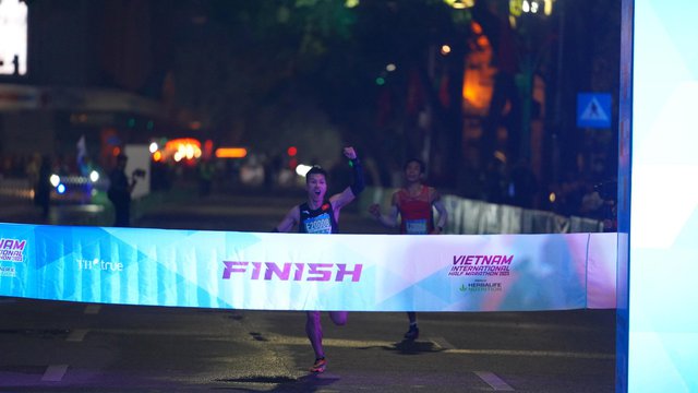 Nguyễn Thị Oanh, Nguyễn Quốc Luật lên ngôi tại giải bán Marathon Quốc tế Việt Nam 2023 - Ảnh 2.