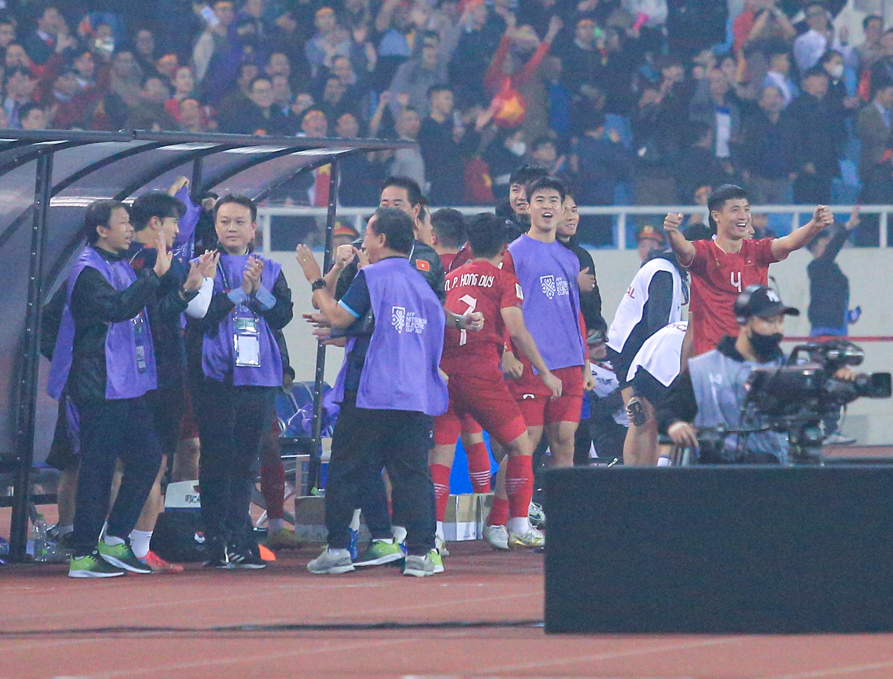 HLV Park Hang-seo không dám ngẩng mặt xem những phút cuối trận Việt Nam thắng Indonesia - Ảnh 2.