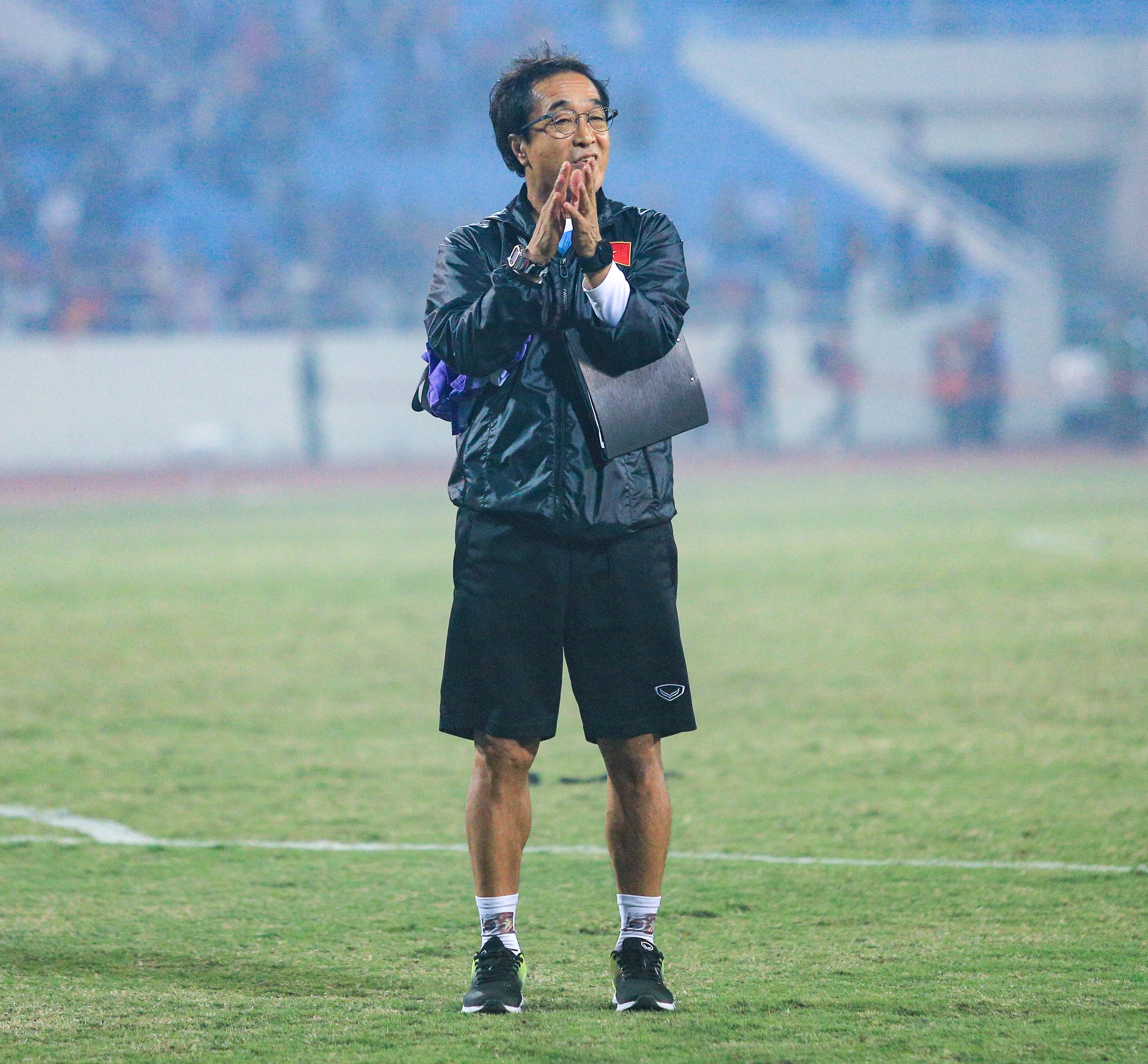 HLV Park Hang-seo không dám ngẩng mặt xem những phút cuối trận Việt Nam thắng Indonesia - Ảnh 8.