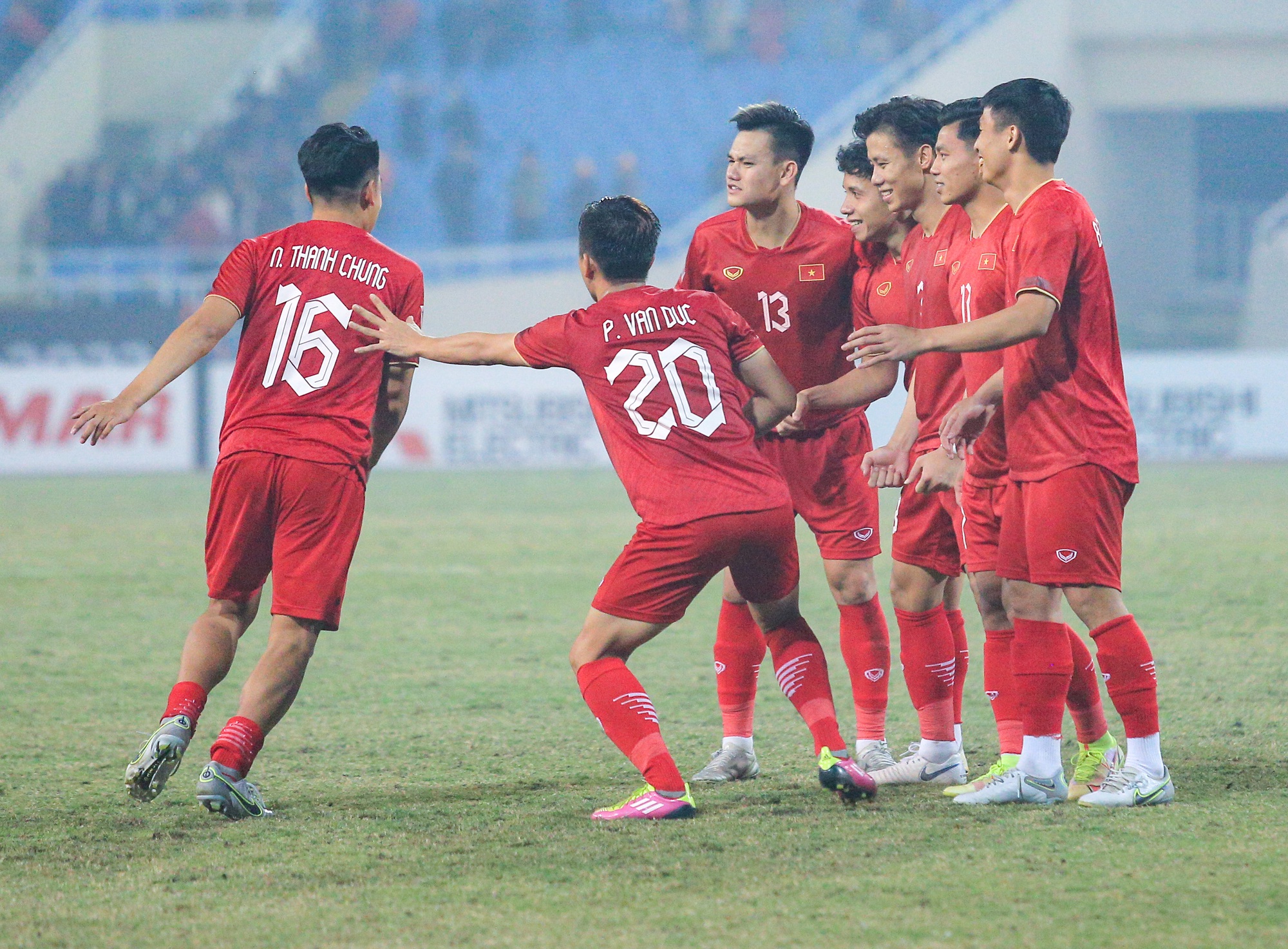 HLV Park Hang-seo không dám ngẩng mặt xem những phút cuối trận Việt Nam thắng Indonesia - Ảnh 5.