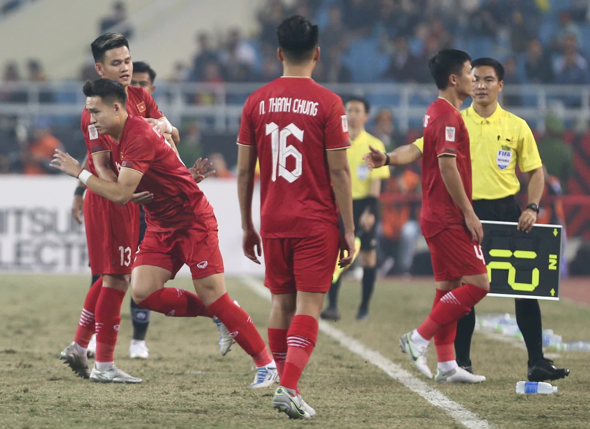 HLV Park Hang-seo vỡ oà cảm xúc với bàn thắng thứ 2 của Tiến Linh trước Indonesia - Ảnh 7.