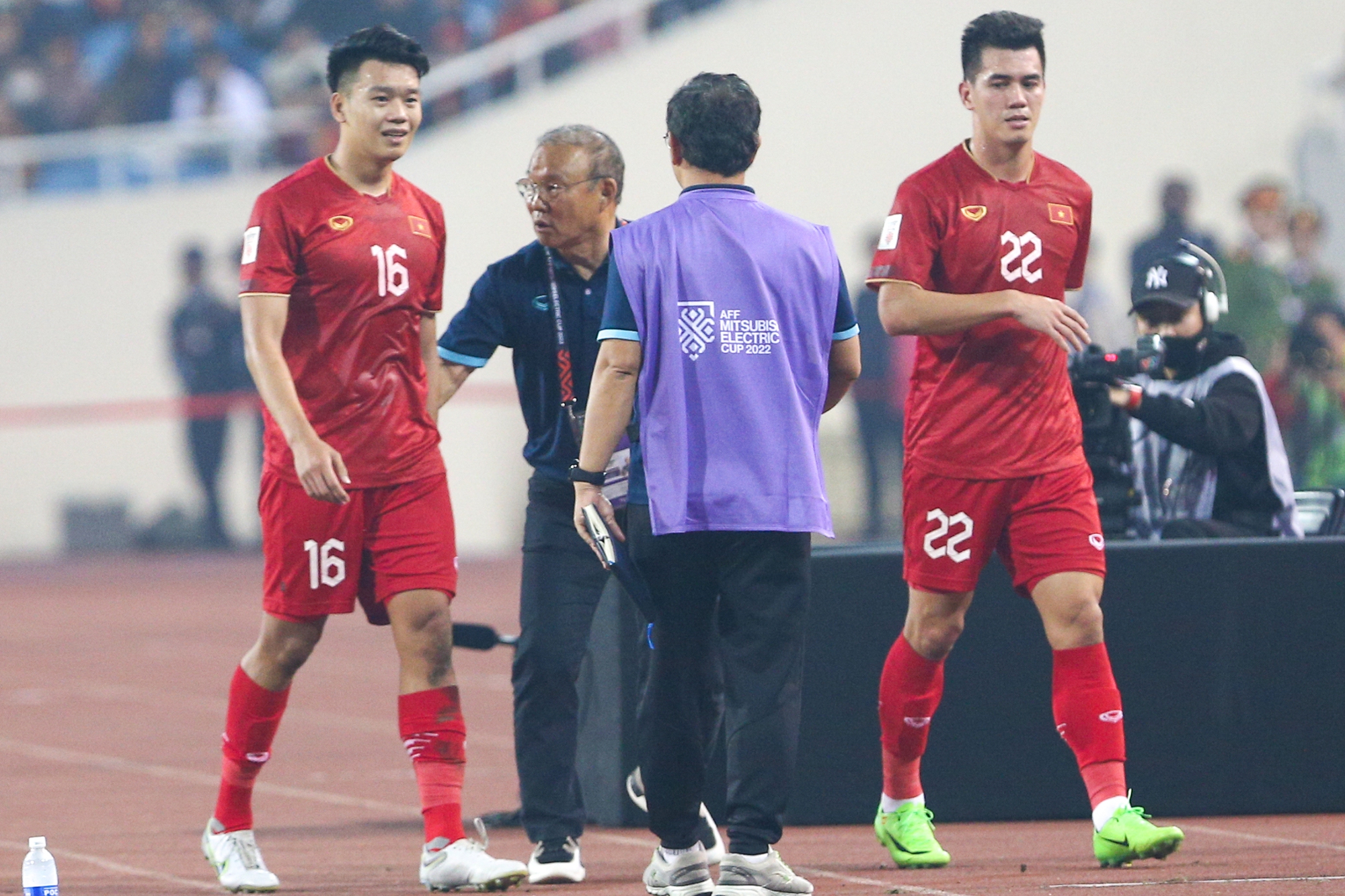 HLV Park Hang-seo vỡ oà cảm xúc với bàn thắng thứ 2 của Tiến Linh trước Indonesia - Ảnh 8.