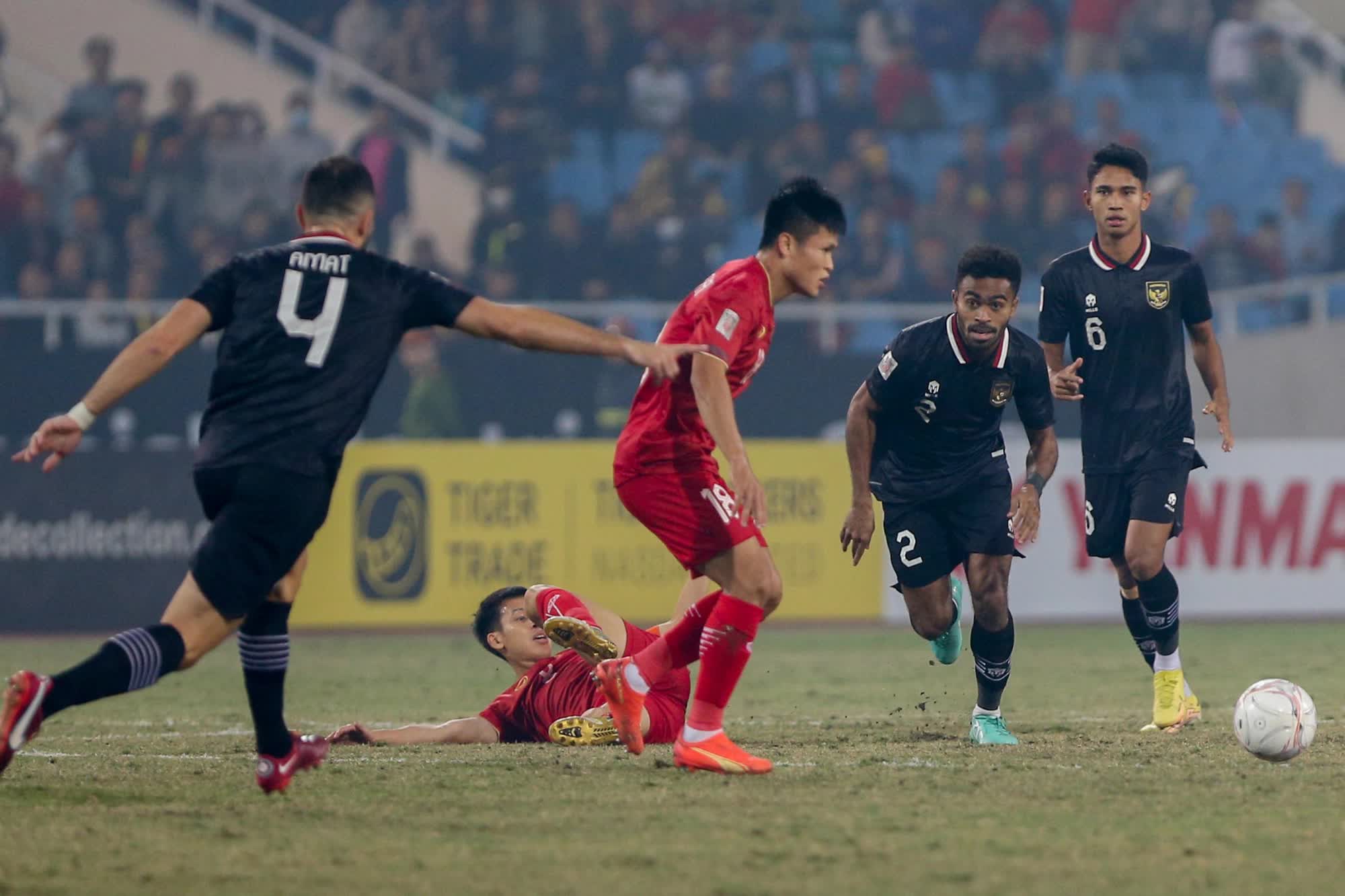 Các ngôi sao Indonesia bế tắc, liên tục chơi xấu tuyển Việt Nam - Ảnh 12.