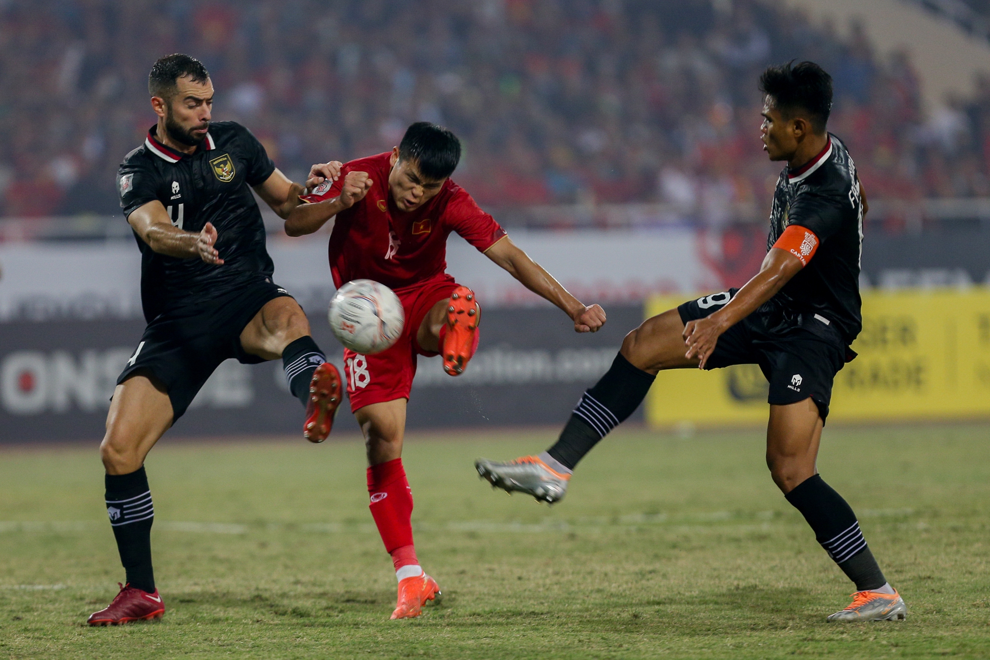 Các ngôi sao Indonesia bế tắc, liên tục chơi xấu tuyển Việt Nam - Ảnh 2.