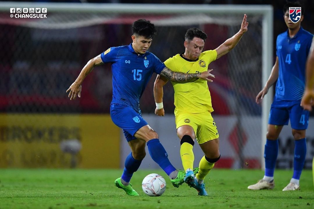 Đội tuyển Thái Lan chia thành 2 nhóm đến Việt Nam dự chung kết AFF Cup 2022 - Ảnh 1.