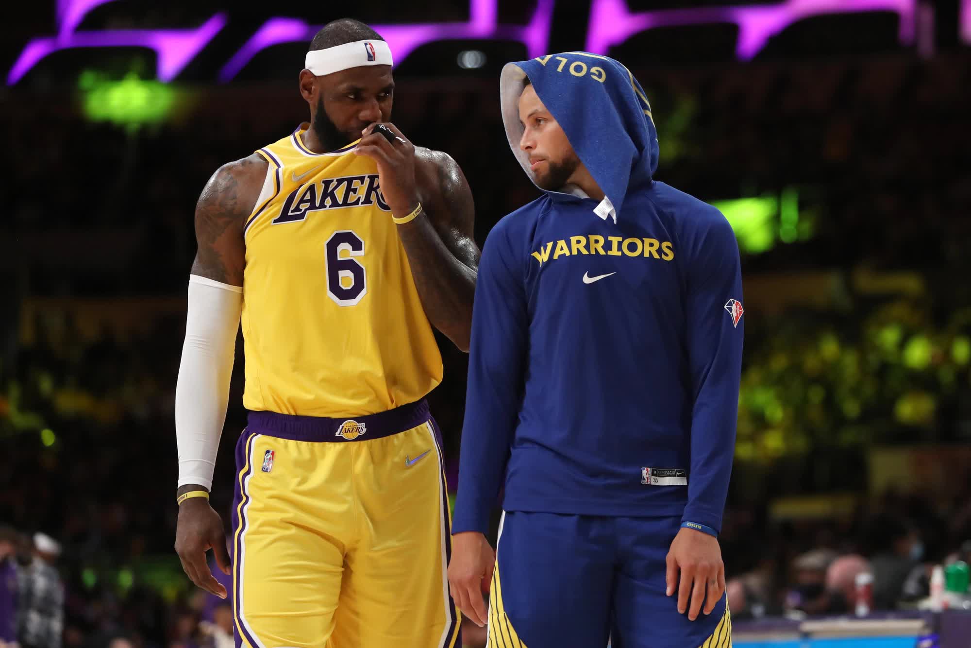 Tương lai bất định của LeBron James với Los Angeles Lakers xung quanh loạt tin đồn chuyển nhượng - Ảnh 2.