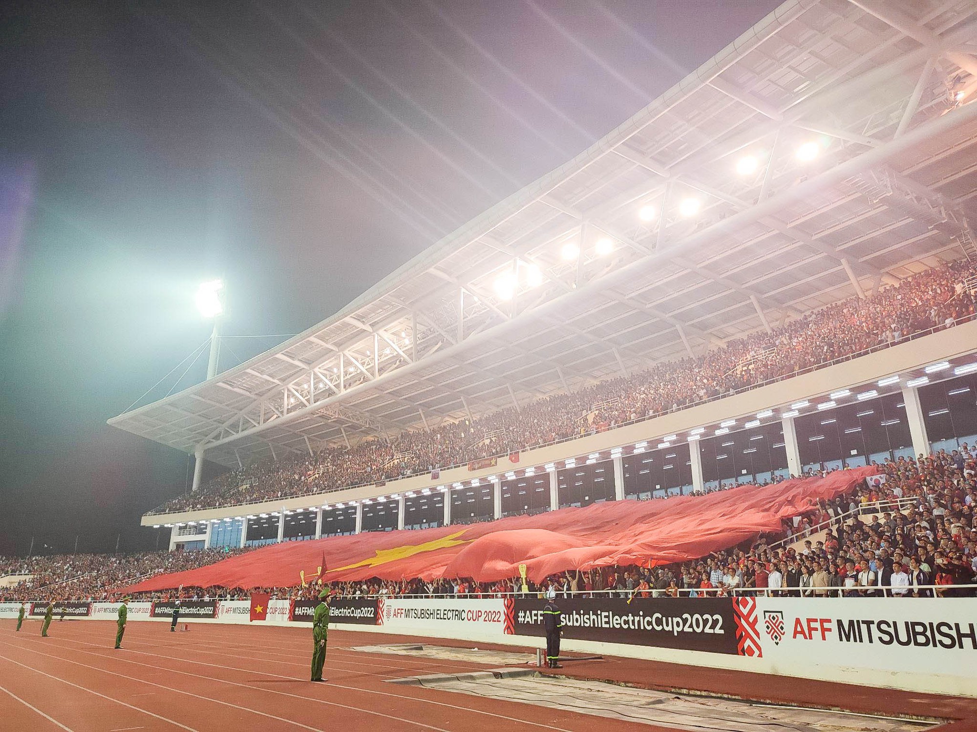 Màn chào cờ đầy xúc động của HLV Park Hang Seo trong trận đấu cuối cùng trên sân Mỹ Đình - Ảnh 9.