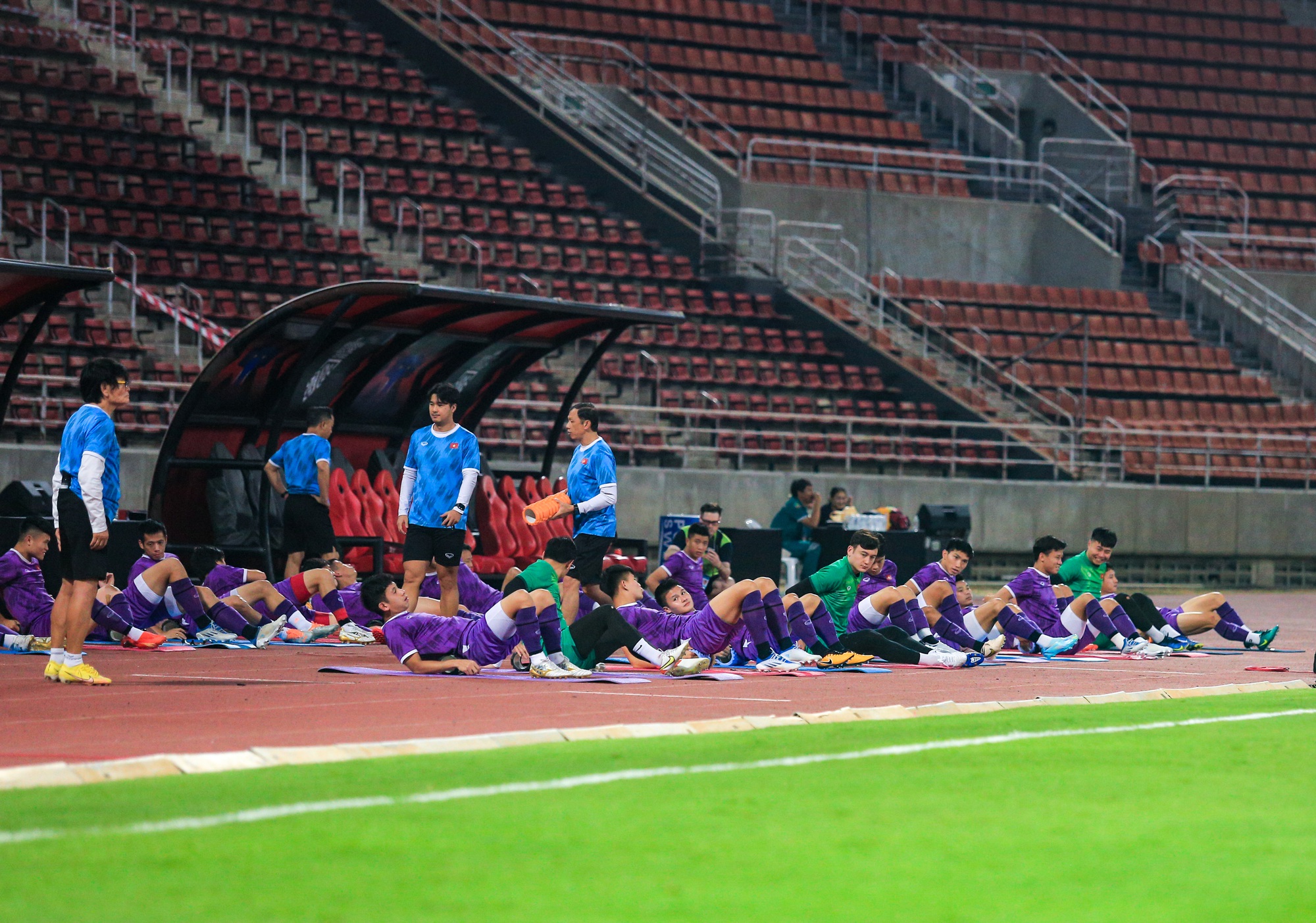 Trung vệ Bùi Tiến Dũng chấn thương có thể lỡ trận chung kết Thái Lan đấu Việt Nam - Ảnh 6.
