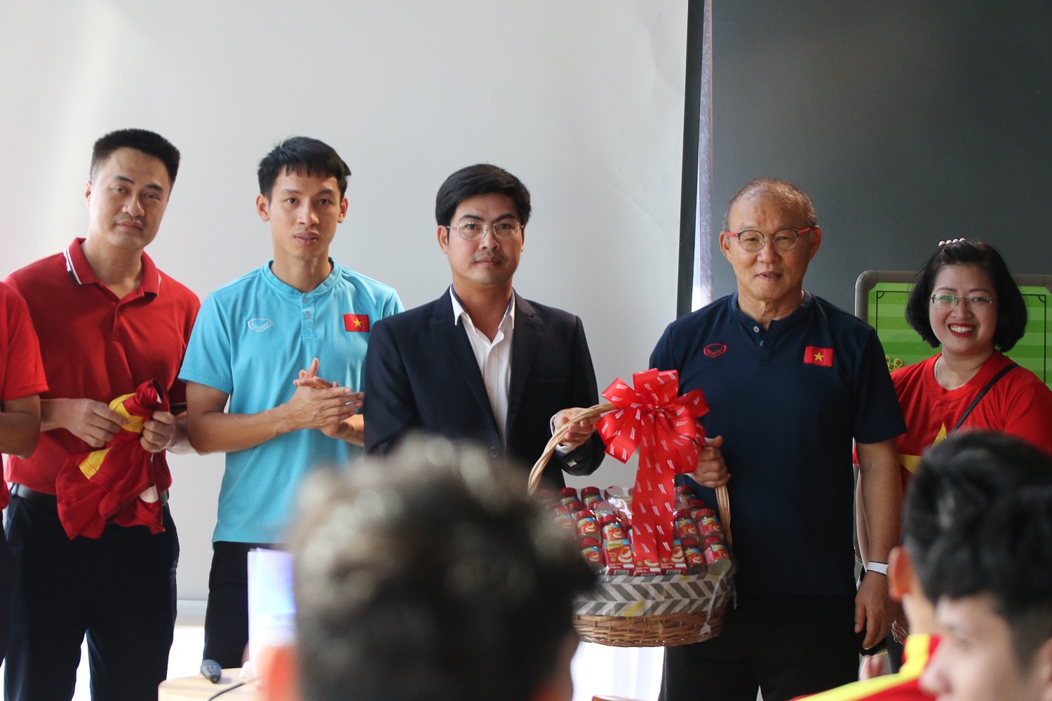 Đội tuyển Việt Nam nhận món quà tinh thần lớn trước trận chung kết với Thái Lan - Ảnh 2.