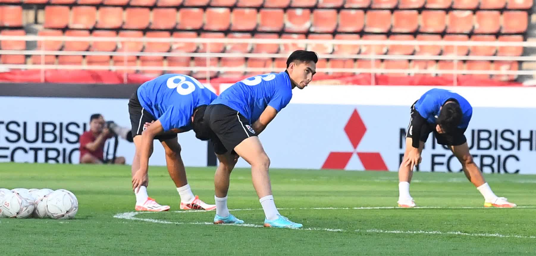 Chân sút chủ lực của tuyển Thái Lan tập riêng, khó thi đấu trận gặp Việt Nam - Ảnh 6.