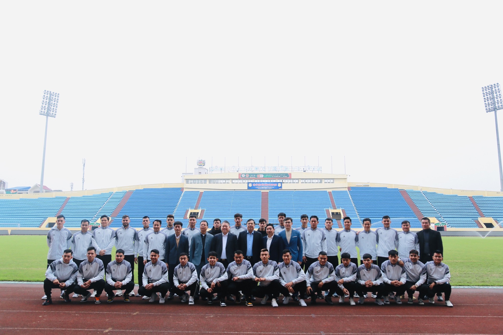 CLB Thép Xanh Nam Định gặp mặt lãnh đạo tỉnh, quyết tâm giành thứ hạng cao nhất mùa giải 2023 - Ảnh 3.