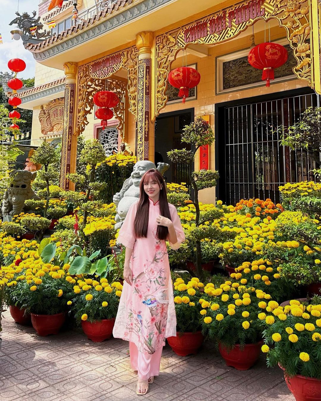 Dàn WAGs Việt diện đẹp chơi Tết: Yến Xuân vừa sexy vừa truyền thống, vợ Quế Ngọc Hải ấn tượng với 'outfit bỉm sữa' - Ảnh 5.