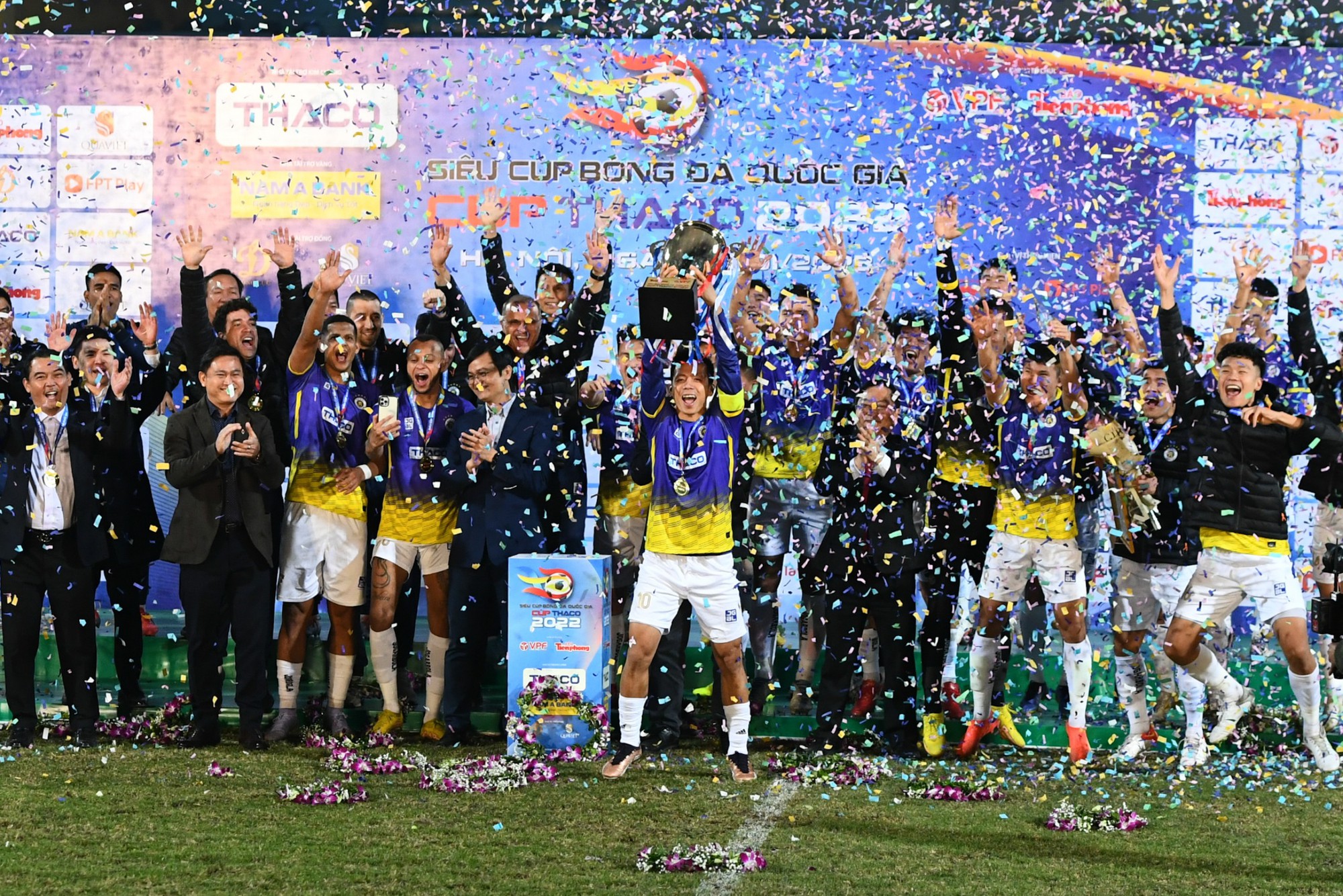 Chùm ảnh: Hà Nội FC đăng quang Siêu Cúp Quốc gia 2022, thống trị giải quốc nội - Ảnh 1.