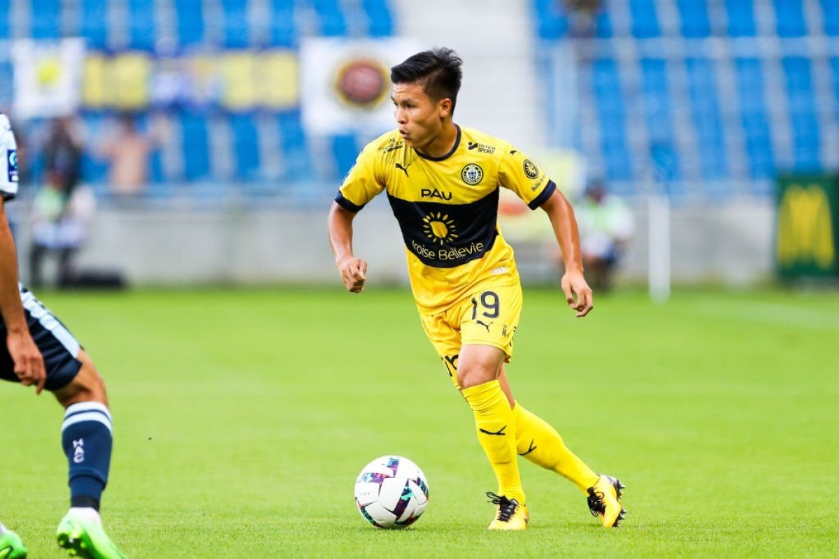 Quang Hải lần đầu ra sân cho Pau FC sau AFF Cup 2022 - Ảnh 1.