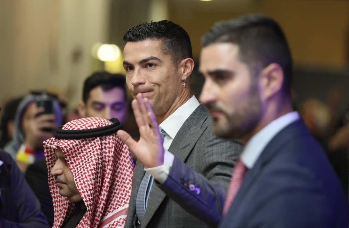 Ronaldo: &quot;Tôi từ chối nhiều đội châu Âu để đến Al Nassr'' - Ảnh 1.