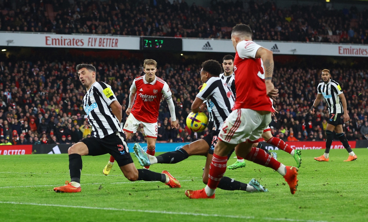 Newcastle khiến Arsenal sảy chân trong cuộc đua vô địch Ngoại hạng Anh - Ảnh 8.