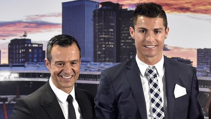 Ronaldo chấm dứt hợp tác với siêu cò Jorge Mendes - Ảnh 1.