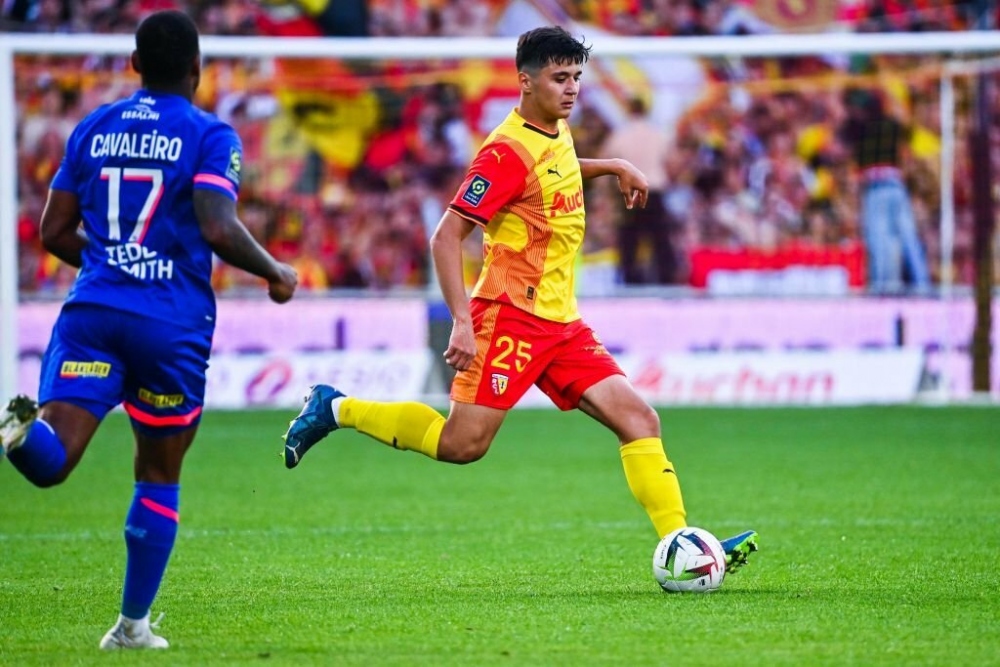 ĐT Uzbekistan triệu tập cầu thủ đang chơi tại Ligue 1 đấu ĐT Việt Nam - Ảnh 1.