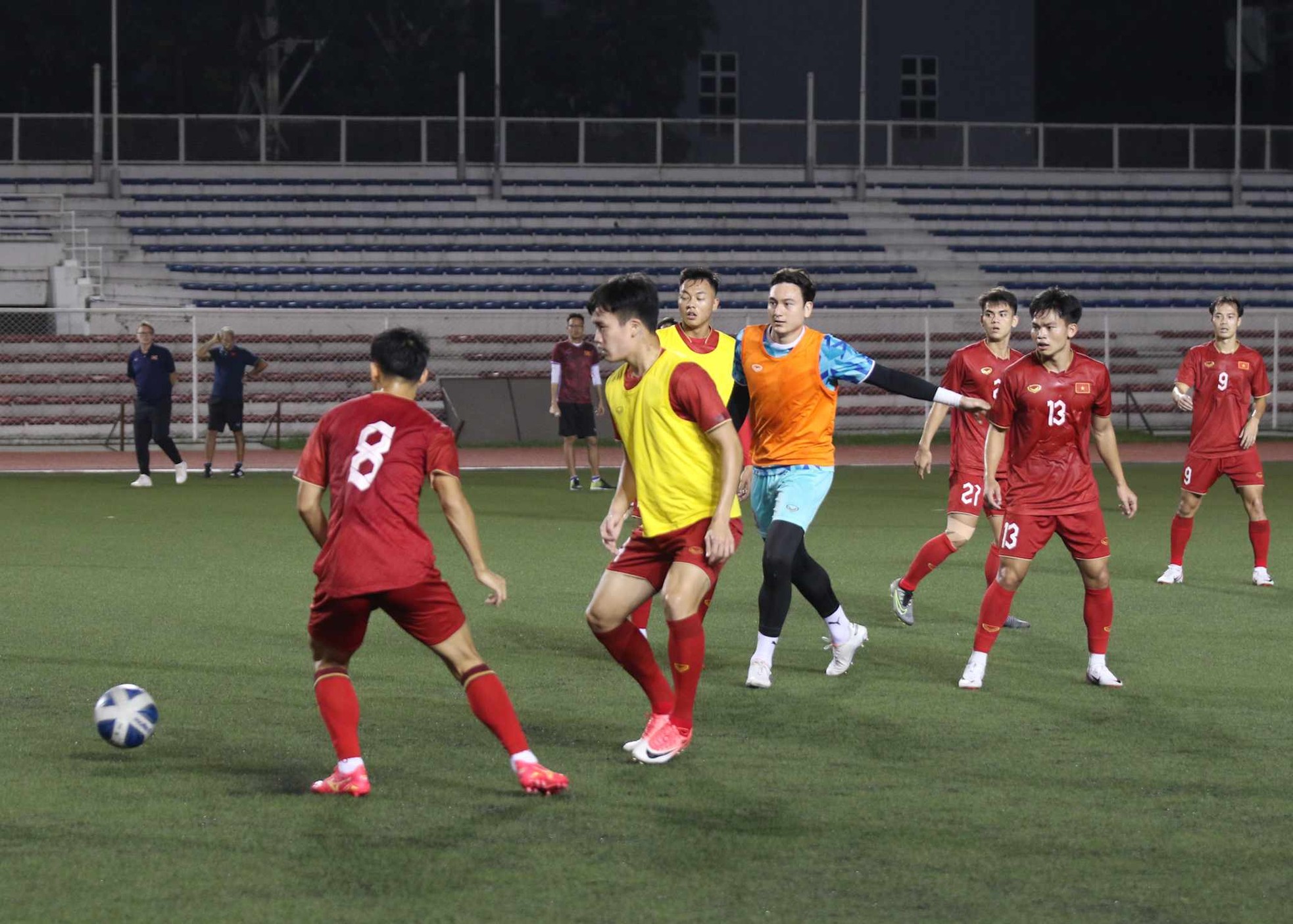 Chủ nhà Philippines ưu ái, tuyển Việt Nam lao vào tập luyện trước vòng loại World Cup 2026 - Ảnh 10.