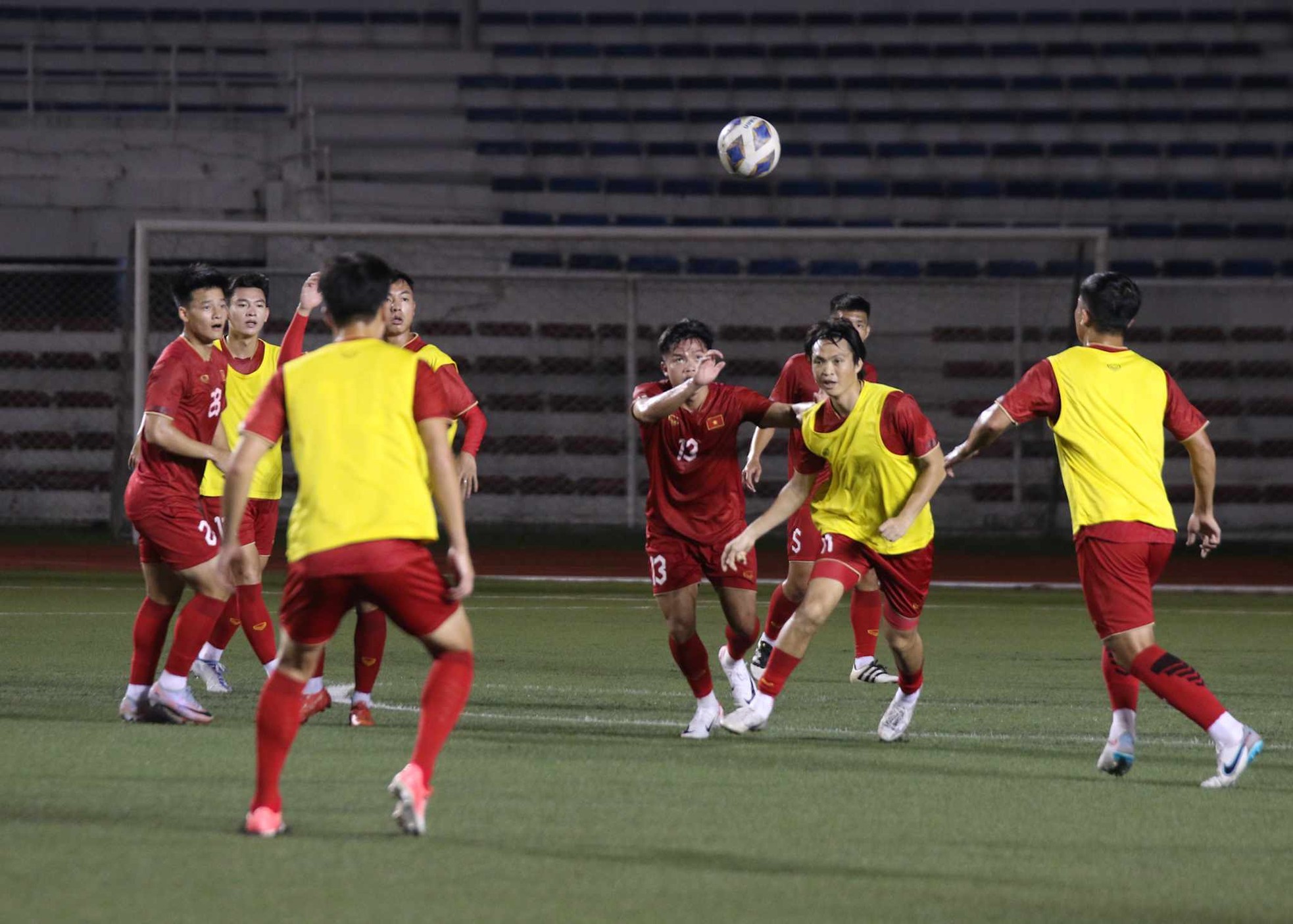 Chủ nhà Philippines ưu ái, tuyển Việt Nam lao vào tập luyện trước vòng loại World Cup 2026 - Ảnh 13.