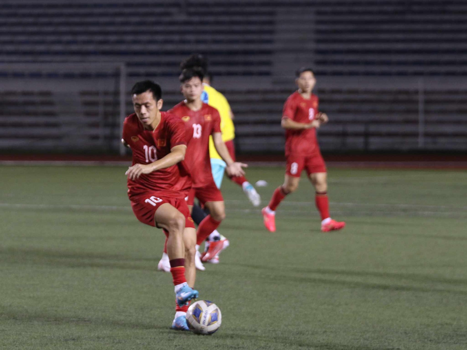 Chủ nhà Philippines ưu ái, tuyển Việt Nam lao vào tập luyện trước vòng loại World Cup 2026 - Ảnh 14.