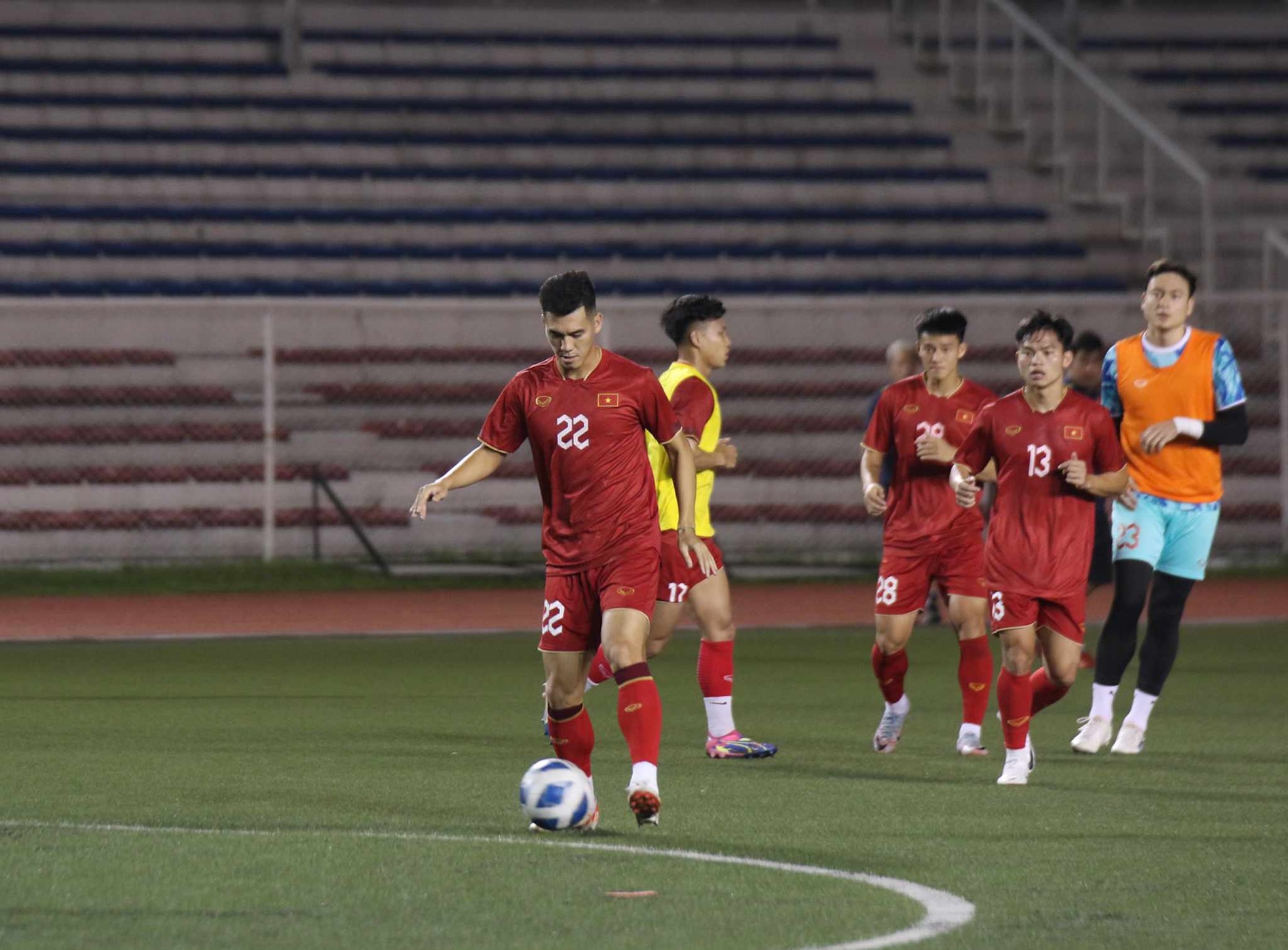 Chủ nhà Philippines ưu ái, tuyển Việt Nam lao vào tập luyện trước vòng loại World Cup 2026 - Ảnh 15.