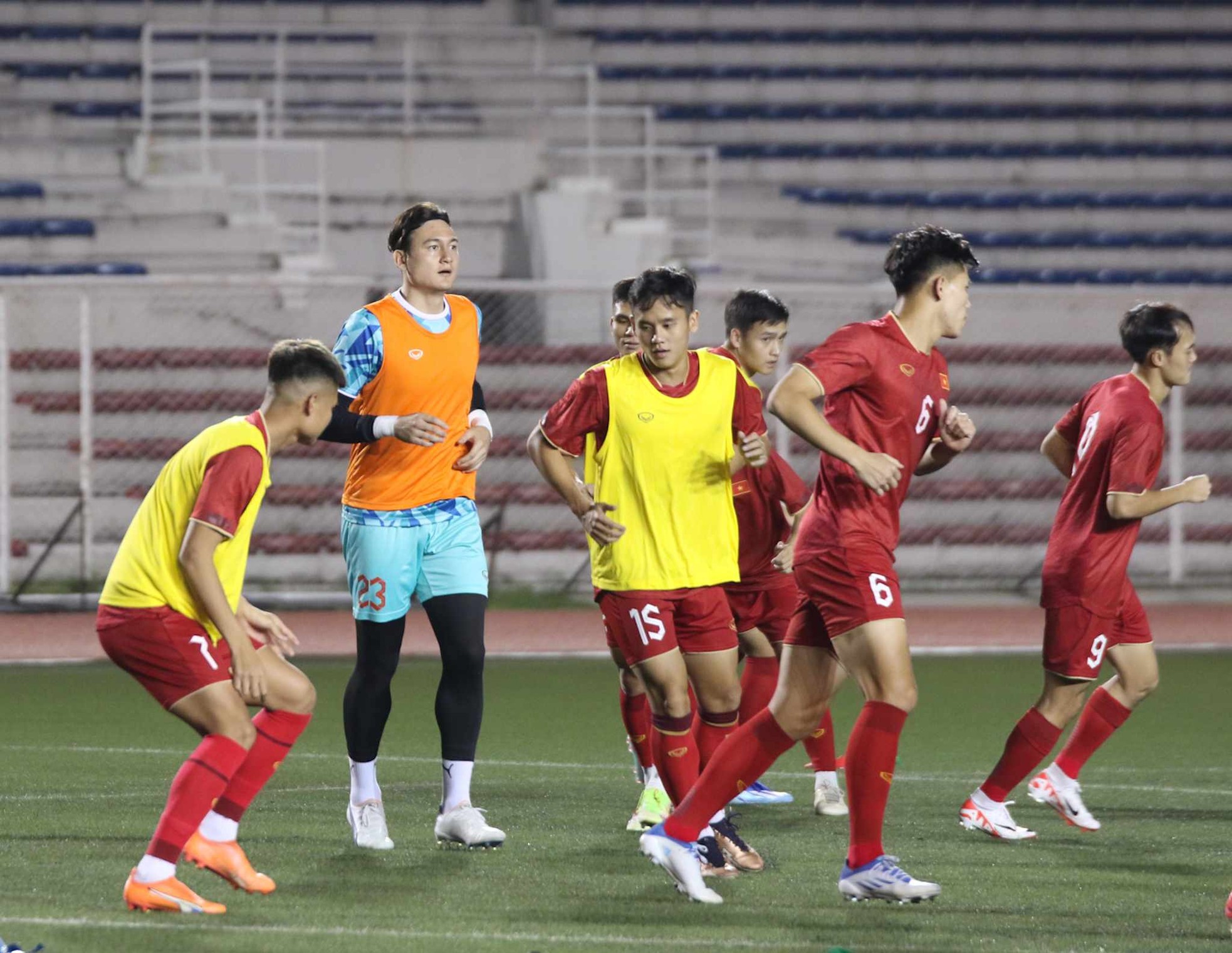 Chủ nhà Philippines ưu ái, tuyển Việt Nam lao vào tập luyện trước vòng loại World Cup 2026 - Ảnh 2.