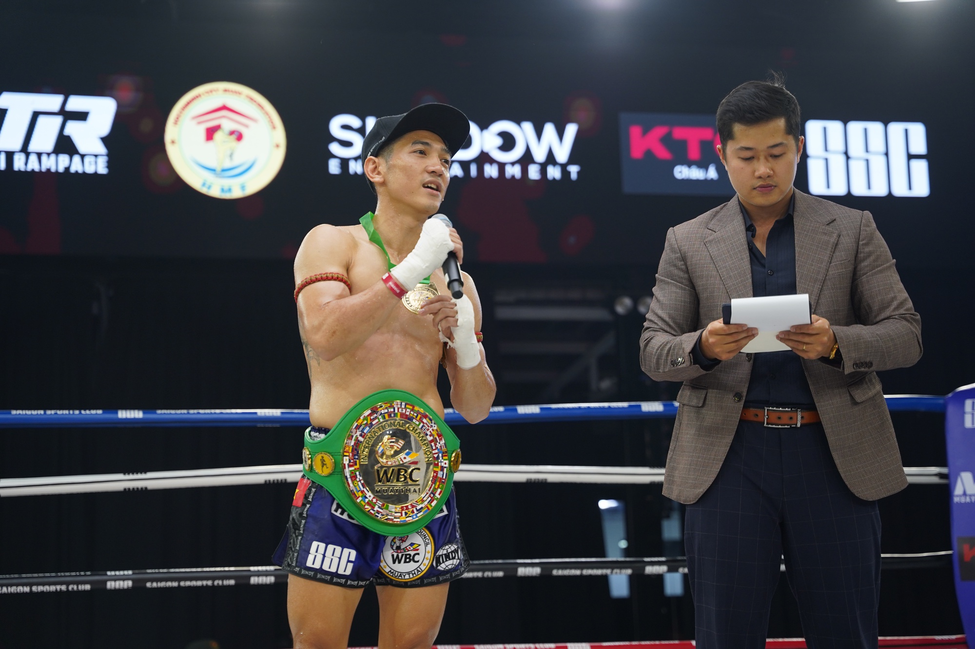 Trương Cao Minh Phát giành đai WBC Muay Thai thế giới lịch sử, Huỳnh Hoàng Phi chiến thắng ấn tượng - Ảnh 4.