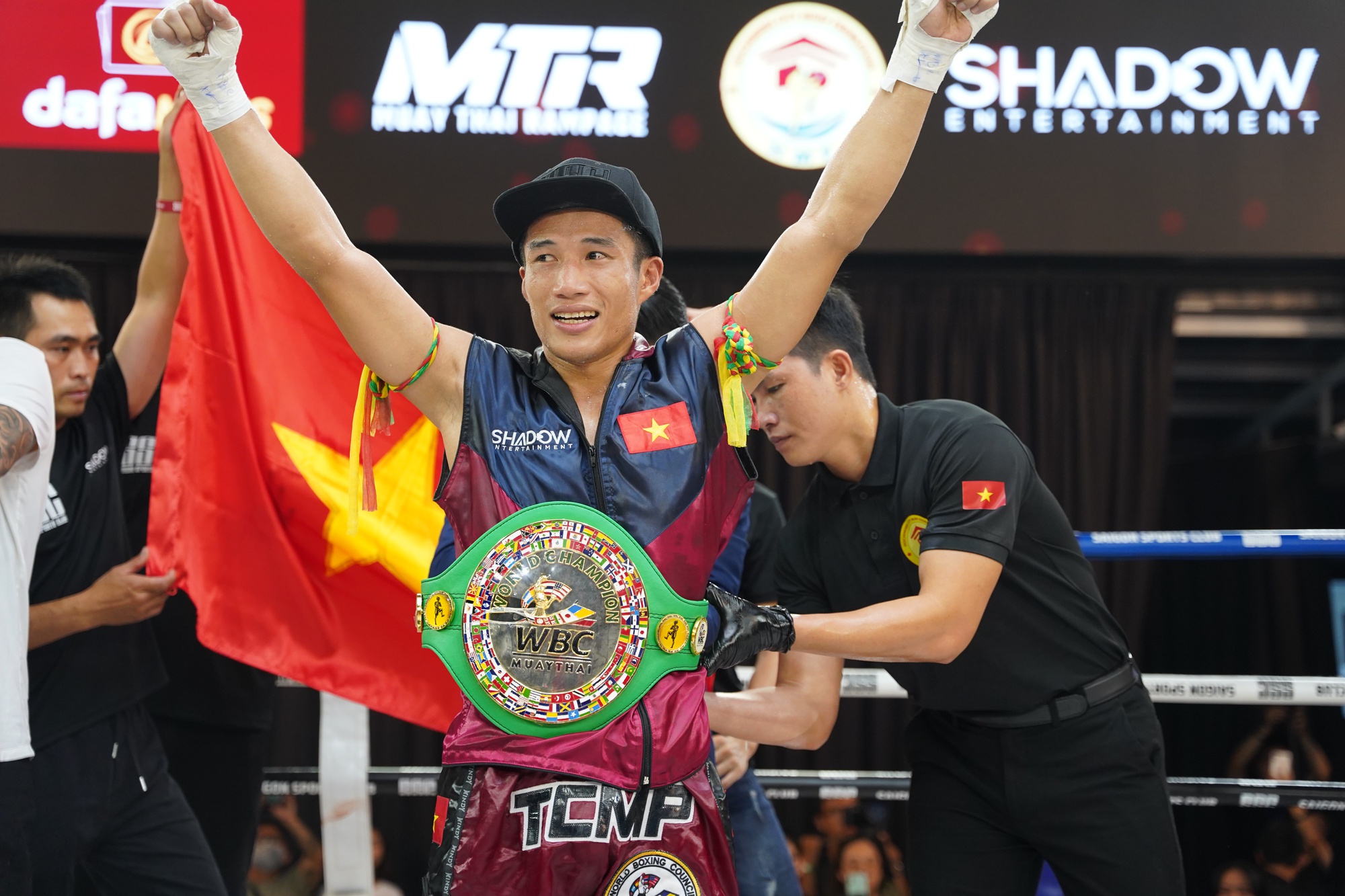 Trương Cao Minh Phát giành đai WBC Muay Thai thế giới lịch sử, Huỳnh Hoàng Phi chiến thắng ấn tượng - Ảnh 2.