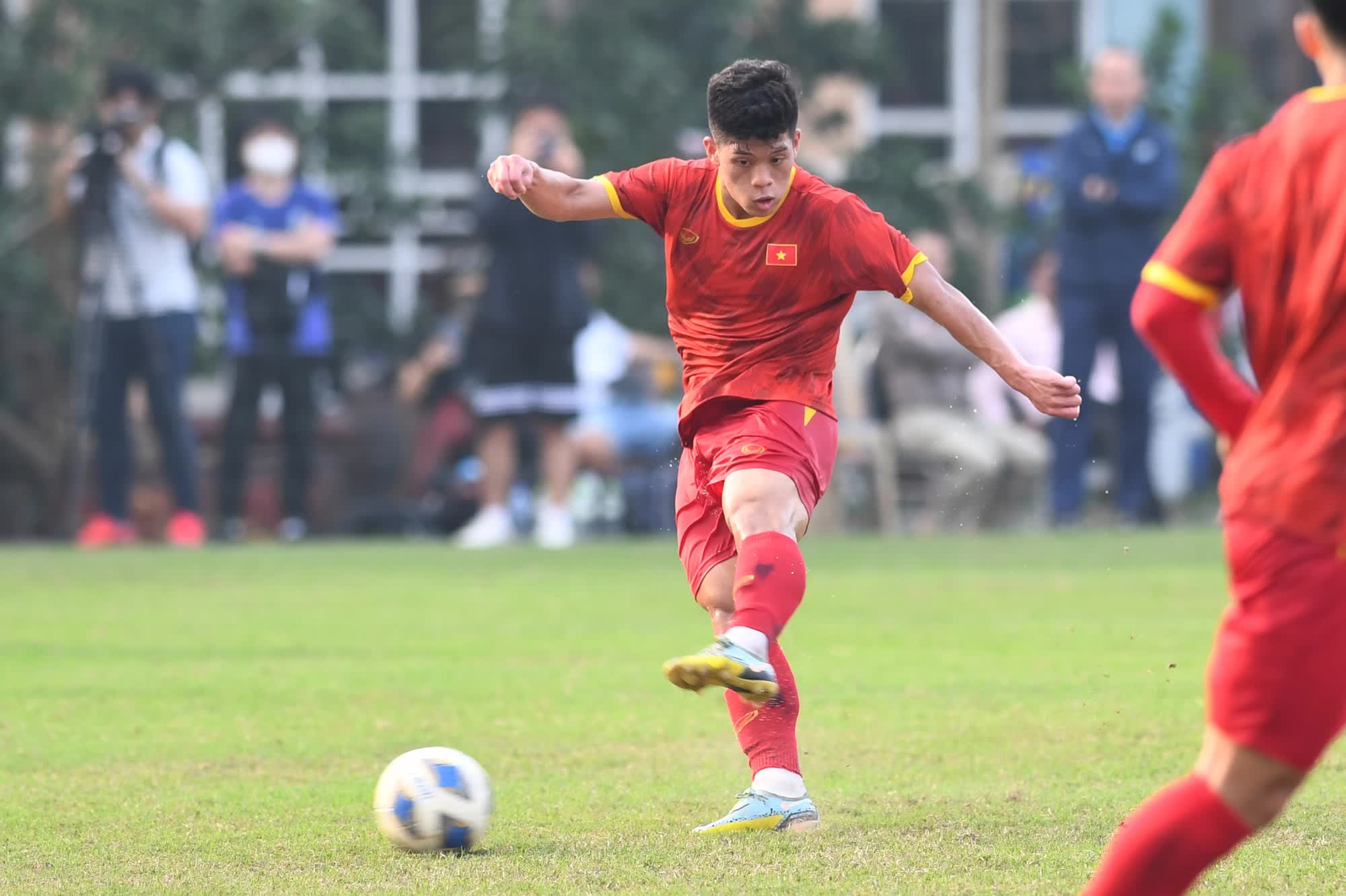Sao trẻ Hà Nội FC khiến siêu nhân Gia Huy lu mờ, U20 Việt Nam hòa đội Hạng Nhất - Ảnh 9.