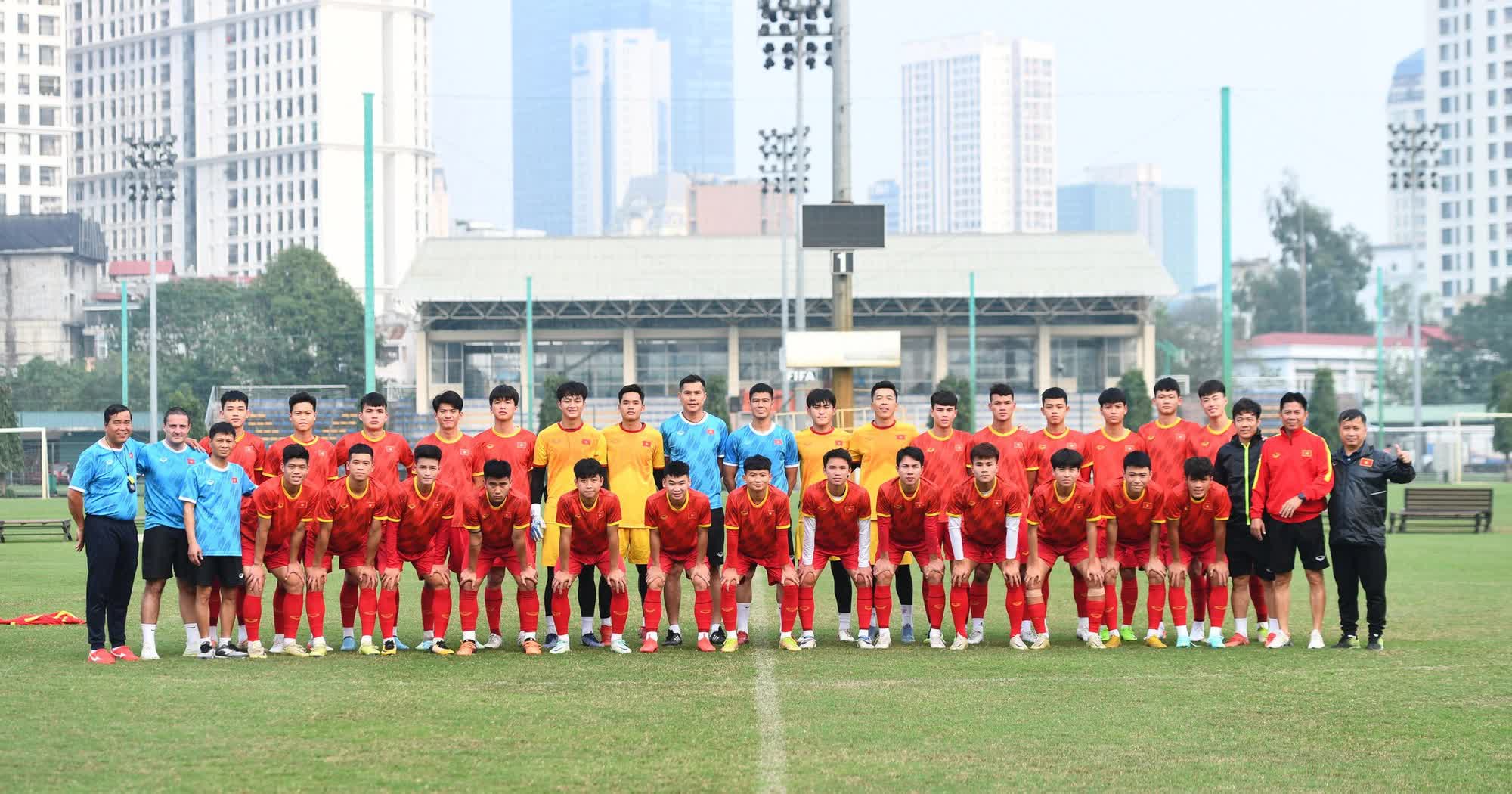 HLV Hoàng Anh Tuấn rút gọn danh sách U20 Việt Nam sang UAE tập huấn - Ảnh 1.
