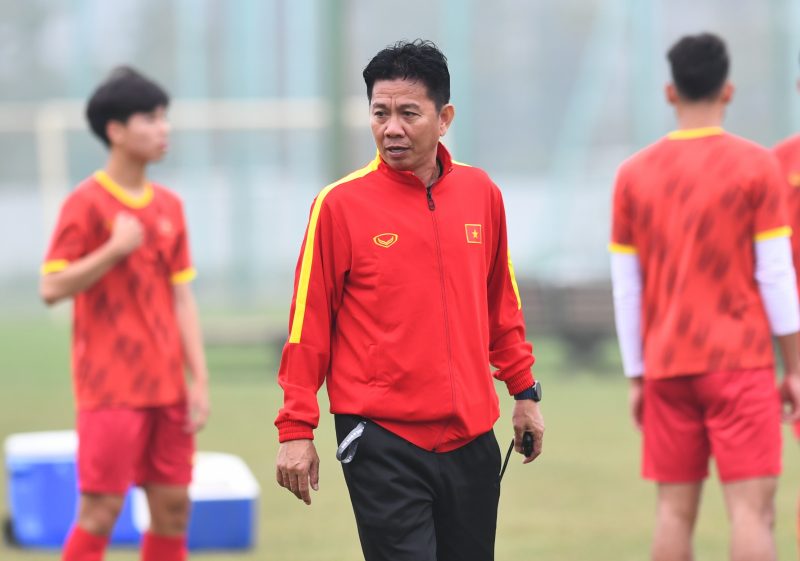 HLV Hoàng Anh Tuấn chuẩn bị phương án khi Khuất Văn Khang, Bùi Vĩ Hào lên U20 Việt Nam muộn - Ảnh 1.