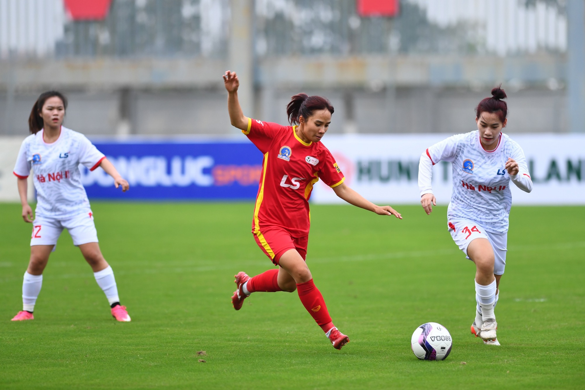 Giải bóng đá nữ Cup quốc gia 2023: TP.HCM thắng đậm Hà Nội II trận mở màn - Ảnh 8.