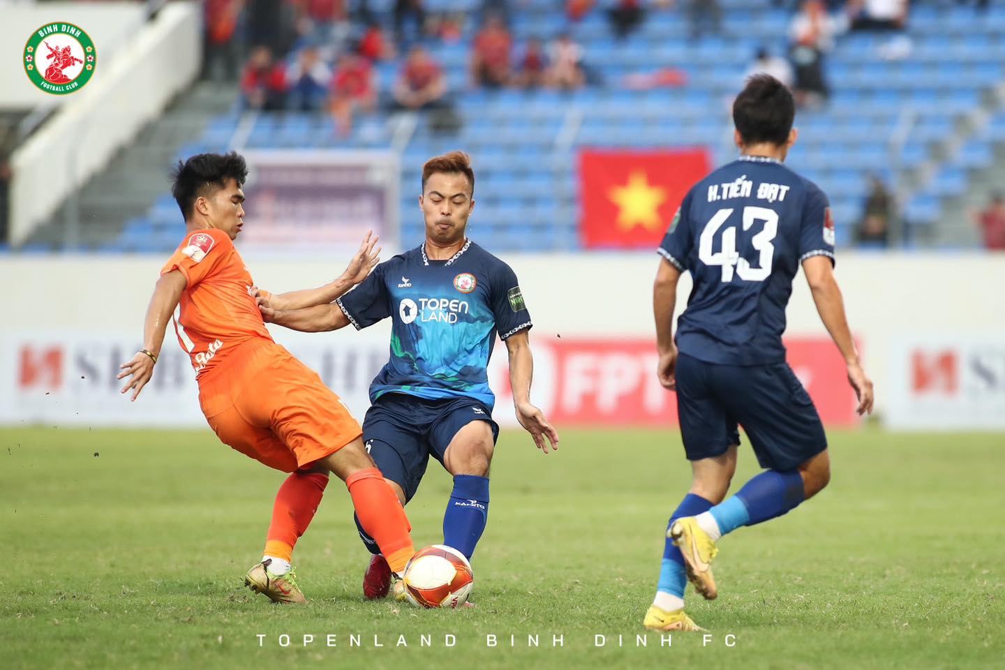CLB Hải Phòng thua trên sân nhà, TopenLand Bình Định vươn ngôi đầu bảng - Ảnh 4.