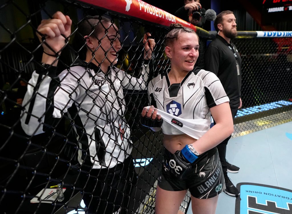Điểm nhấn tại UFC FN 219: Nữ võ sĩ trẻ Erin Blanchfield giành chiến thắng ấn tượng - Ảnh 1.