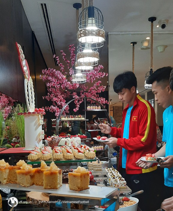 U20 Việt Nam ăn theo chế độ đặc biệt trước trận đấu giao hữu cuối tại UAE - Ảnh 2.