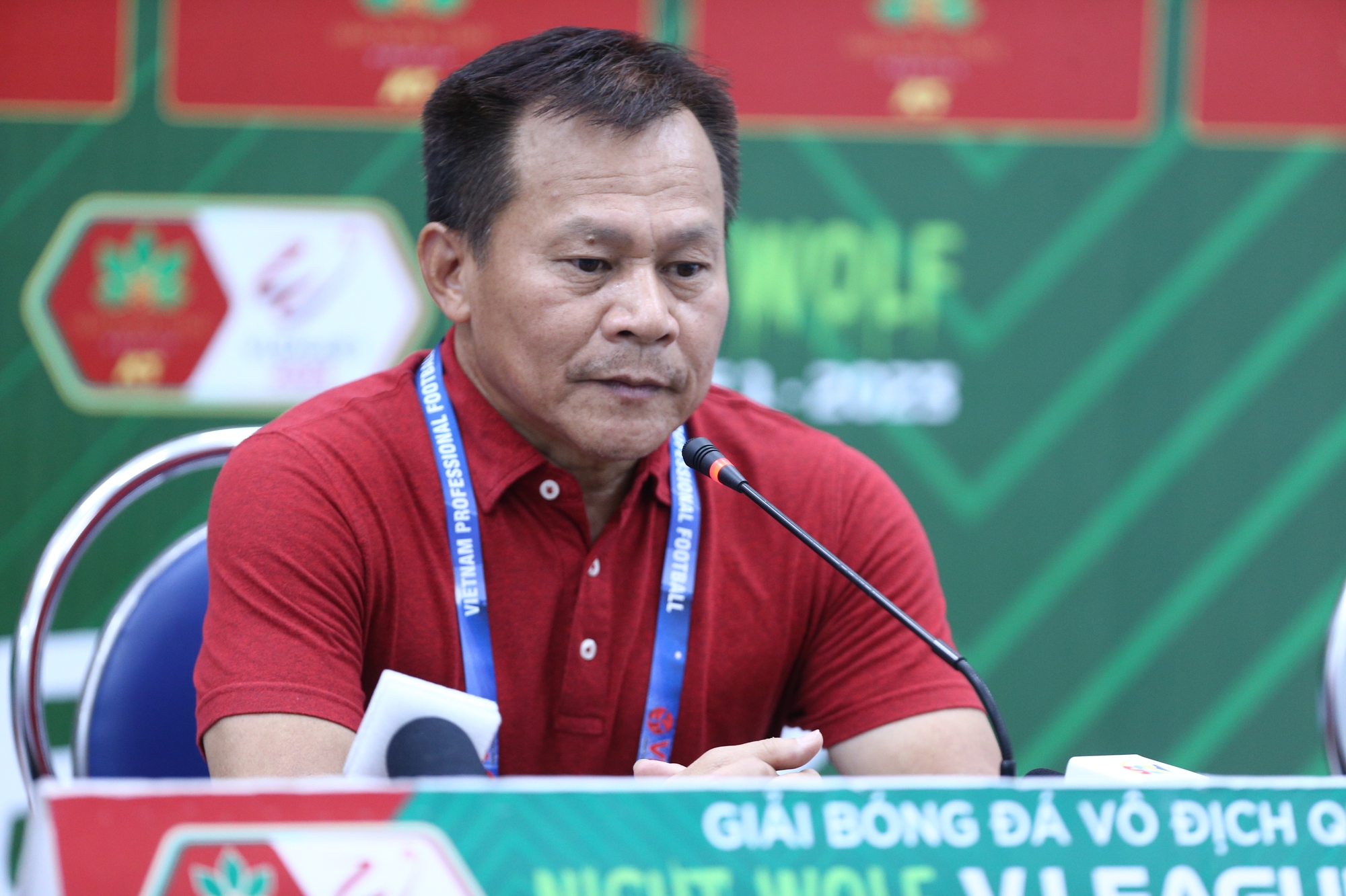 Cựu HLV đội tuyển Việt Nam chia tay CLB Bình Dương - Ảnh 1.