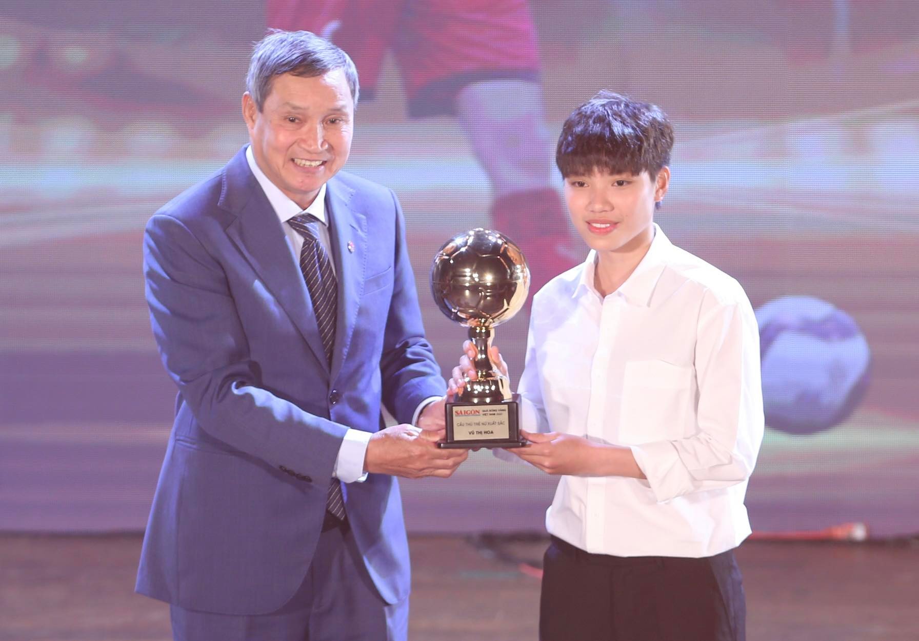 Huỳnh Như thiết lập kỉ lục mới trong lịch sử bóng đá nữ, Văn Quyết giành QBV Việt Nam 2022 - Ảnh 7.