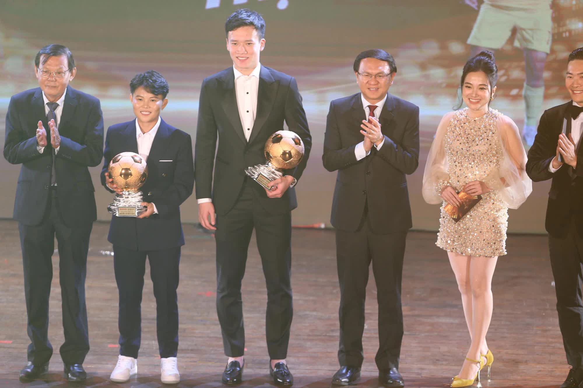 Huỳnh Như thiết lập kỉ lục mới trong lịch sử bóng đá nữ, Văn Quyết giành QBV Việt Nam 2022 - Ảnh 4.