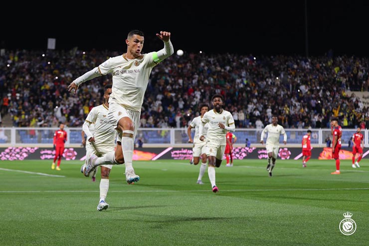 Ronaldo bùng nổ, đua danh hiệu Vua phá lưới xứ Ả Rập - Ảnh 1.