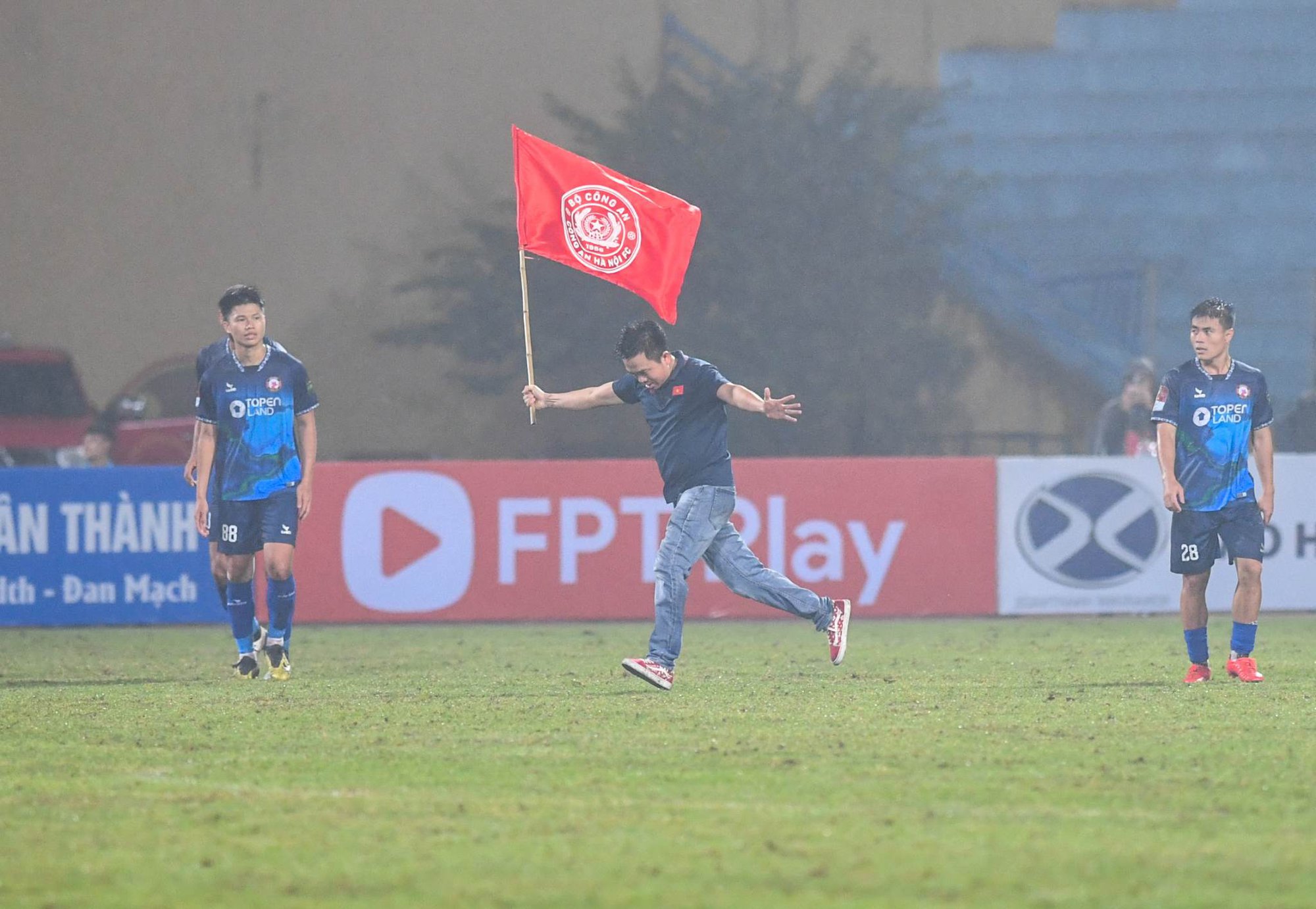 Chùm ảnh: CLB CAHN đại thắng trước Bình Định trong ngày trở lại V.League - Ảnh 5.