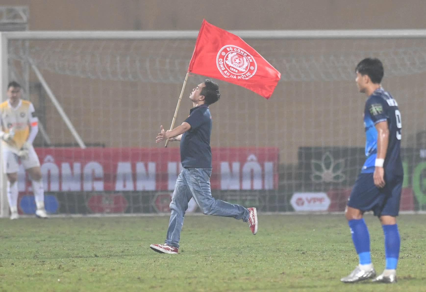 Chùm ảnh: CLB CAHN đại thắng trước Bình Định trong ngày trở lại V.League - Ảnh 4.